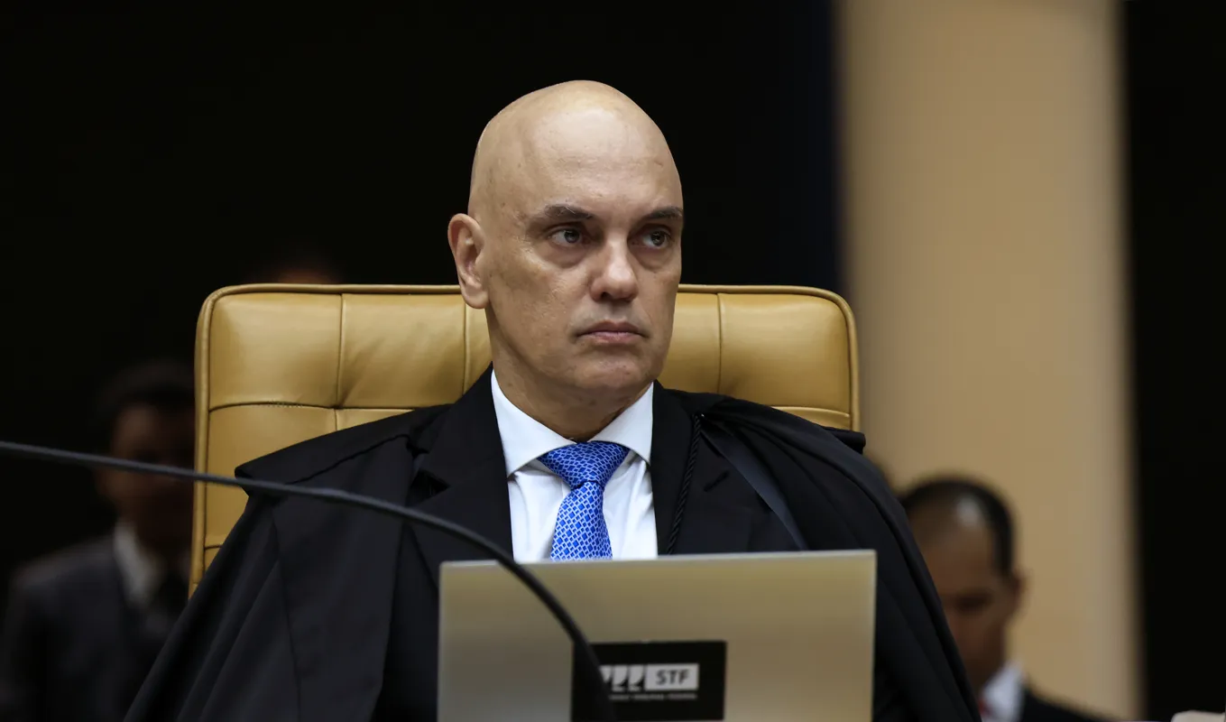 O ministro Alexandre Moraes ordenou a instauração de um “inquérito por prevenção” para apurar as condutas de Musk, dono da rede social X (antigo Twitter)