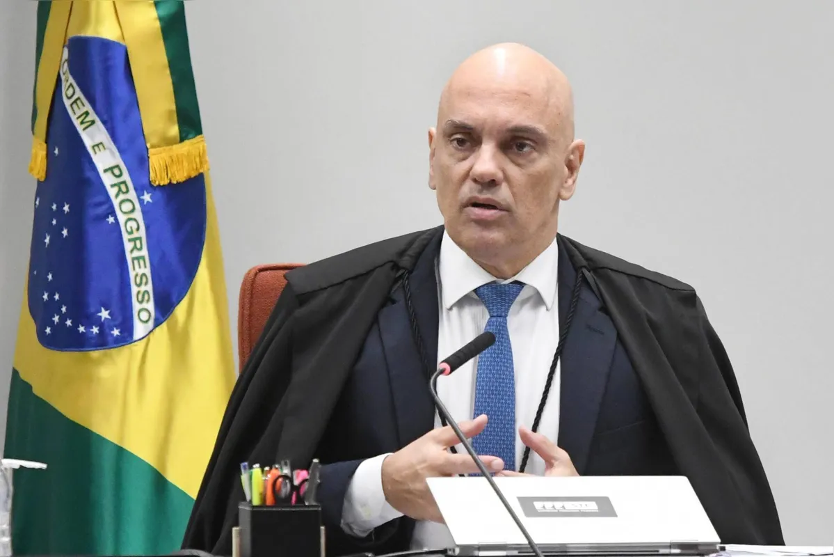 Alexandre Moraes afirma que há apenas a proibição para que investigados sob suspeita de golpe de Estado troquem recados ou combinem versões, seja por si próprios ou por meio de advogados