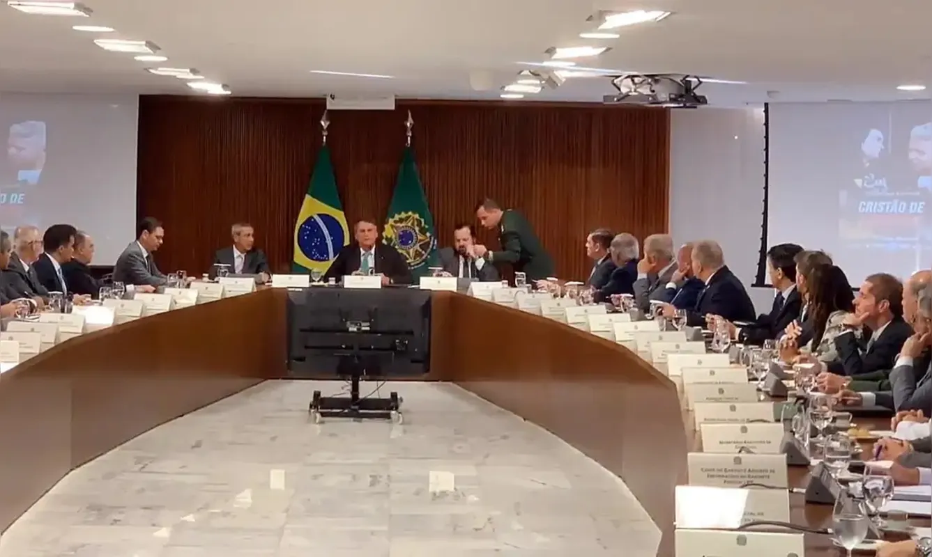 Imagem ilustrativa da imagem Moraes suspende sigilo de reunião que discutiu minuta do golpe