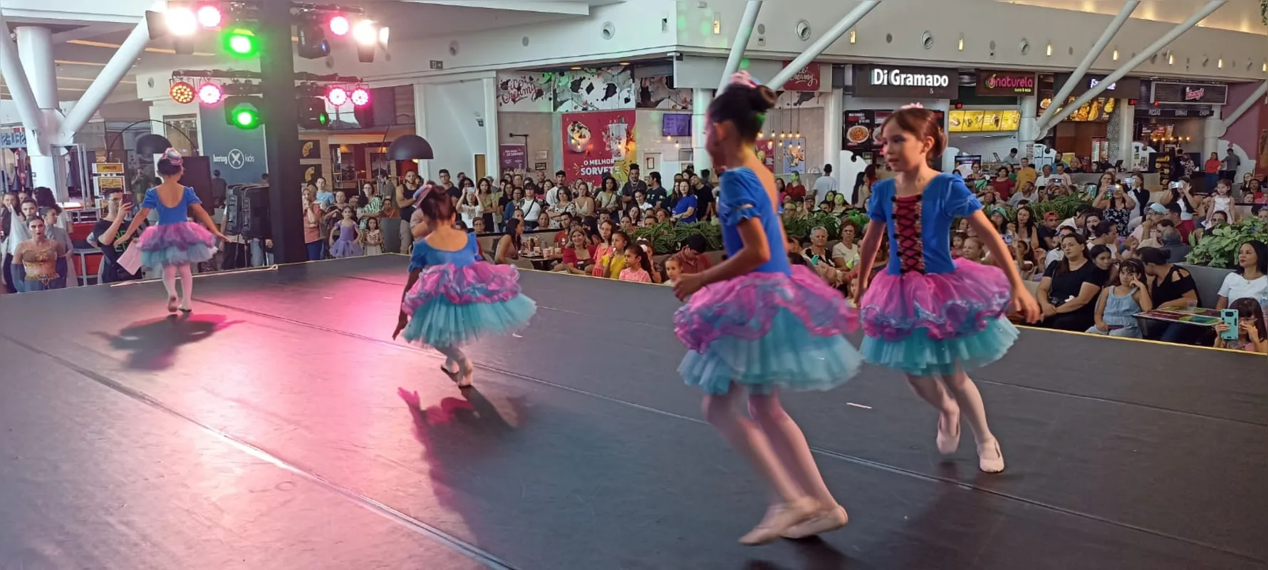 A coreografia "Infâncias" levou uma atmosfera lúdica ao palco