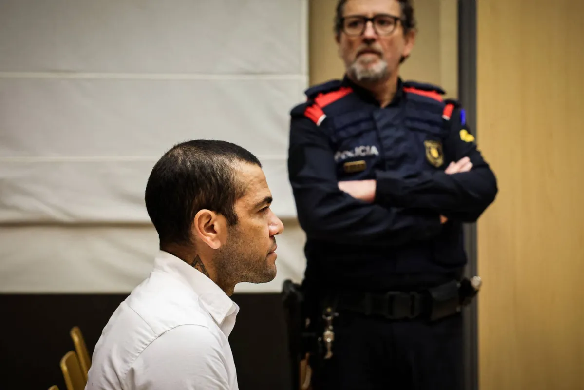 Daniel Alves, preso há um ano, encara julgamento de três dias em Barcelona