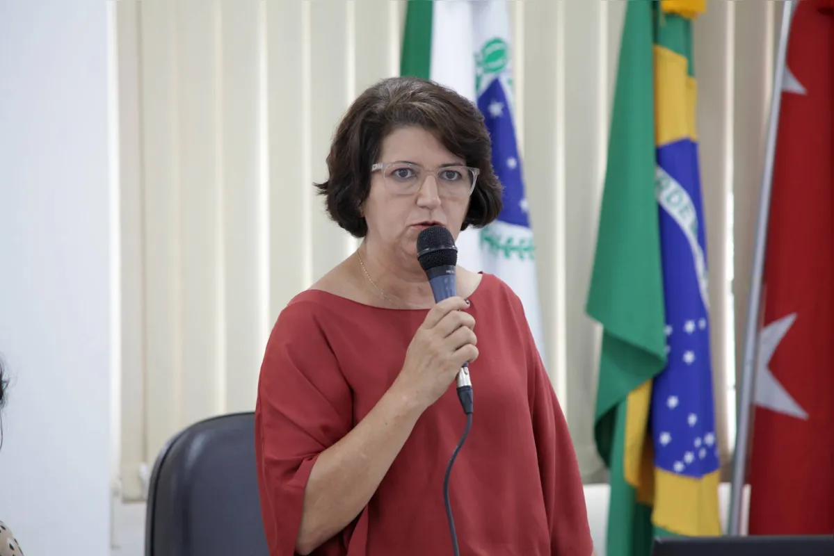 "Exige levarmos o debate sobre o voto na mulher para as comunidades, grupos familiares, de trabalho, de amigos; exige a educação de meninas e meninos no sentido de que a política é lugar de mulher”,  reforça a vereadora londrinense Lenir de Assis (PT)