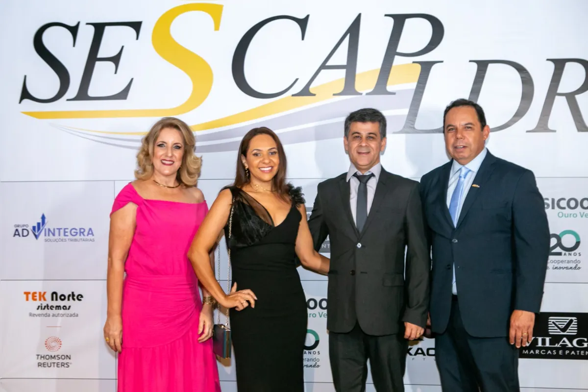 Simone Correia, Cristiano da Fonseca e Aline Fonseca, com o presidente do SESCAP-LDR, Euclides Nandes Correia