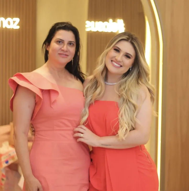 Carol com a mãe, Valéria Carmagnani