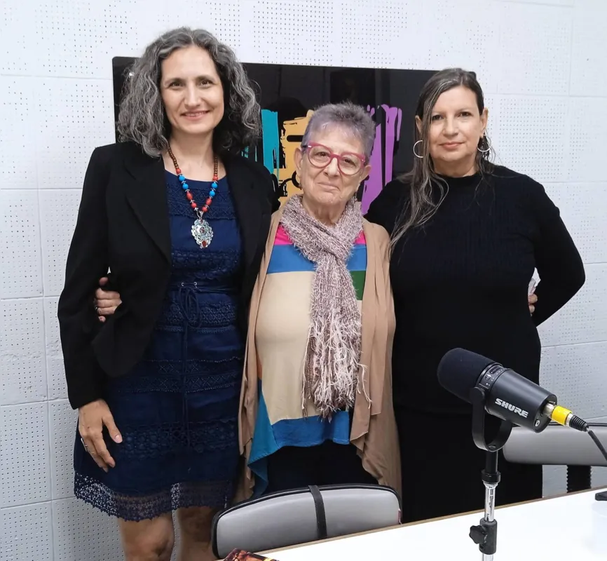 Sonia Pascolati, Mira Roxo e Célia Musilli participam neste domingo (10) da homenagem a Nitis Jacon resgatando memórias e experiências sobre a trajetória da criadora do Filo