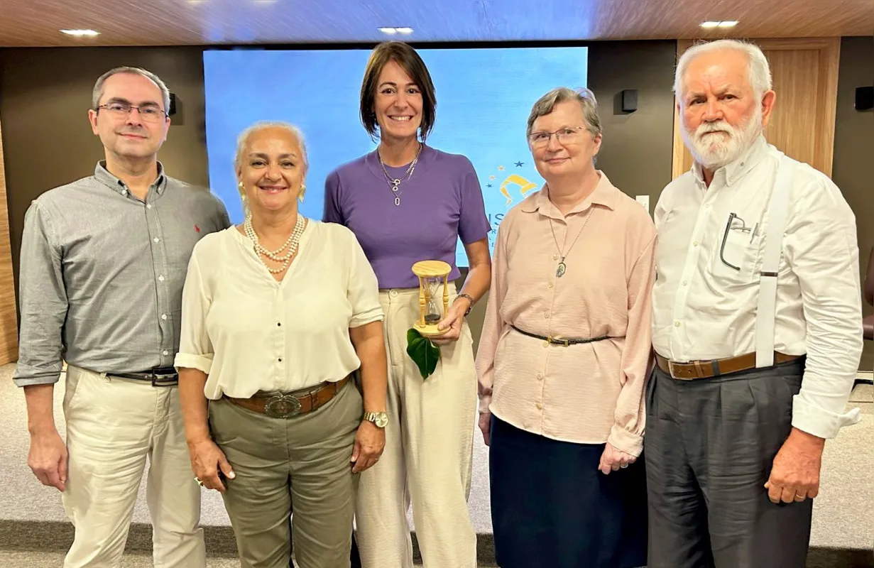 Manoel Velasco Junior, Maria Josefa Santos Yabe (provedora da Santa Casa), Ana Paula Cantelmo Luz, Irmã Lorena Jenal e Otavio Scandelae (da Mesa Administrativa da ISCAL)