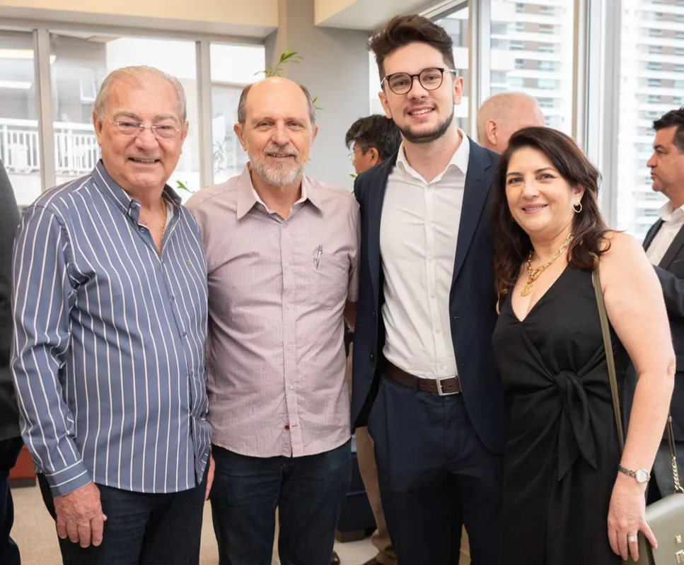 Os membros do Fórum Desenvolve, Florindo Dalberto e Adelar Motter, com Lucas Muller e Neurilma Custódio
