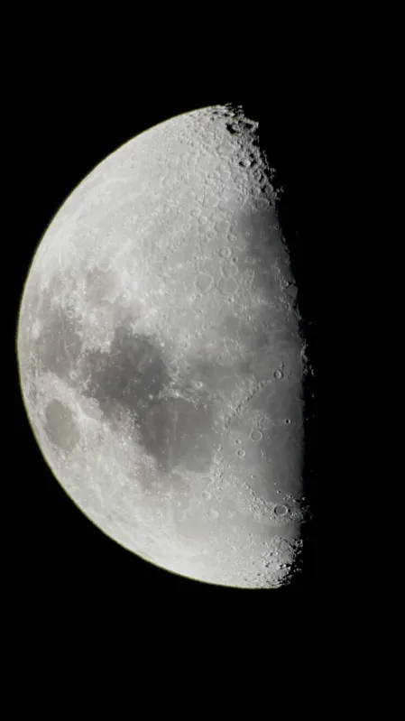 Para muitas pessoas, as crateras da Lua", que "parecem um queijo", é uma das imagens mais impressionantes