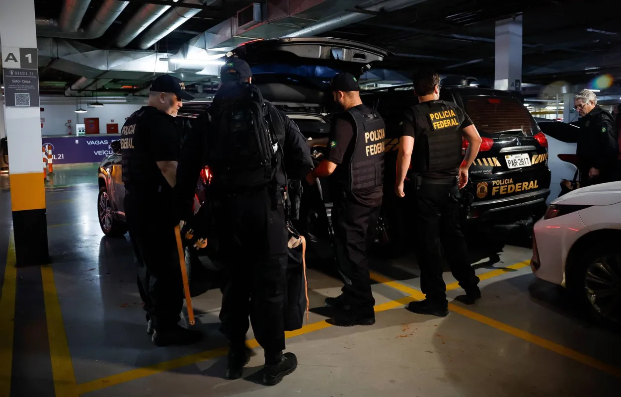 Os policiais cumpriram 33 mandados de busca e apreensão e quatro mandados de prisão preventiva em dez estados e no Distrito Federal