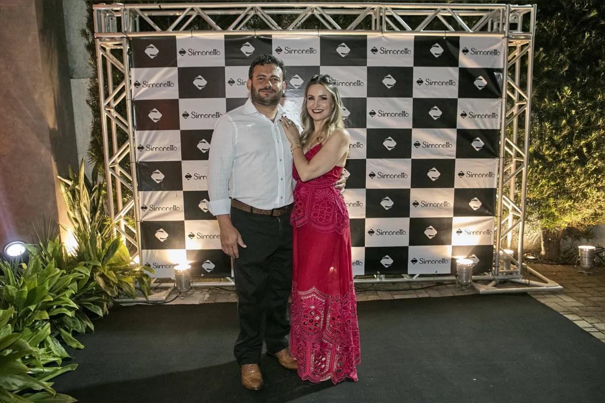 Os anfitriões Jonatas Cunha e Silvana Januário