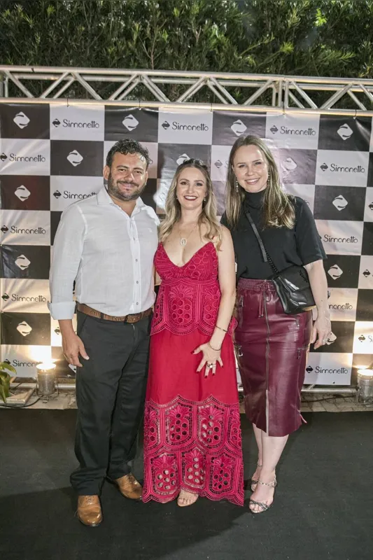 Jonatas Cunha, Silvana Januário e a diretora comercial da Simonetto, Fabiane Simonetto