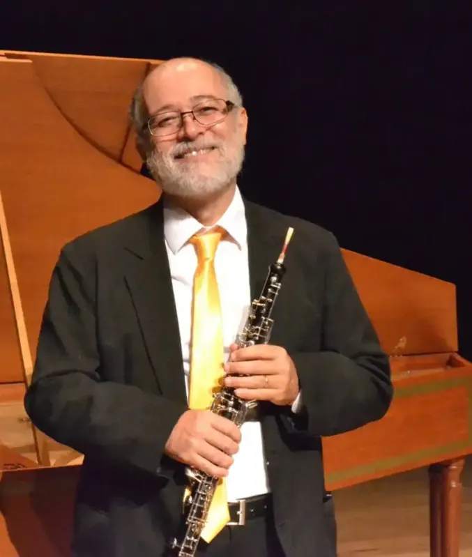 O oboísta Galeno Brasil conheceu o maestro Othônio Benvenuto, passou a tocar na orquestra e continua no naipe de sopros até hoje