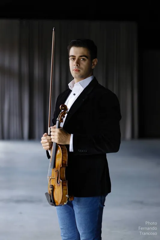 O violinista Rodrigo de Oliveira, de Minas Gerais, também se apresenta com a Osuel