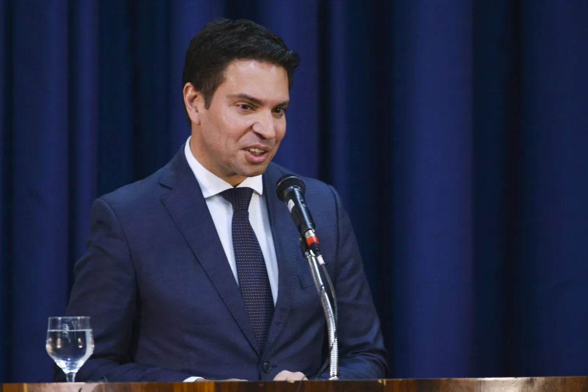 A PF investiga se a Abin, na gestão de Alexandre Ramagem no governo Bolsonaro, utilizou o software espião FirstMile e produziu relatórios sobre ministros do STF  e políticos adversários do ex-presidente da República