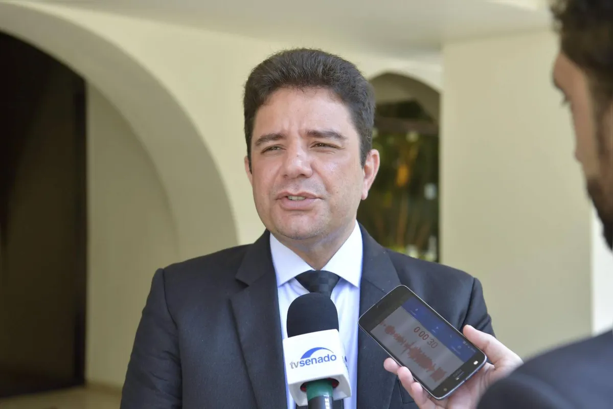 Imagem ilustrativa da imagem PGR denuncia governador do Acre ao STJ e pede seu afastamento do cargo