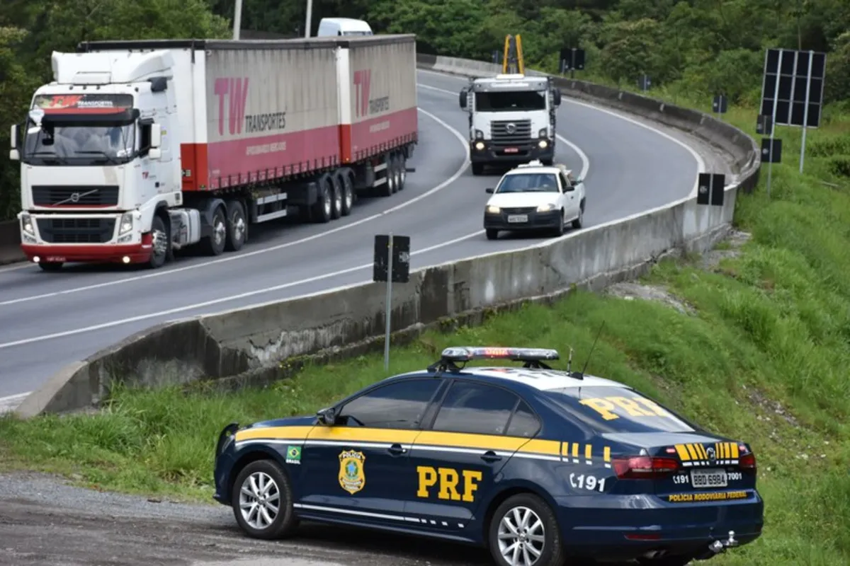 Imagem ilustrativa da imagem PRF divulga balanço da Operação Natal 2023 no Paraná