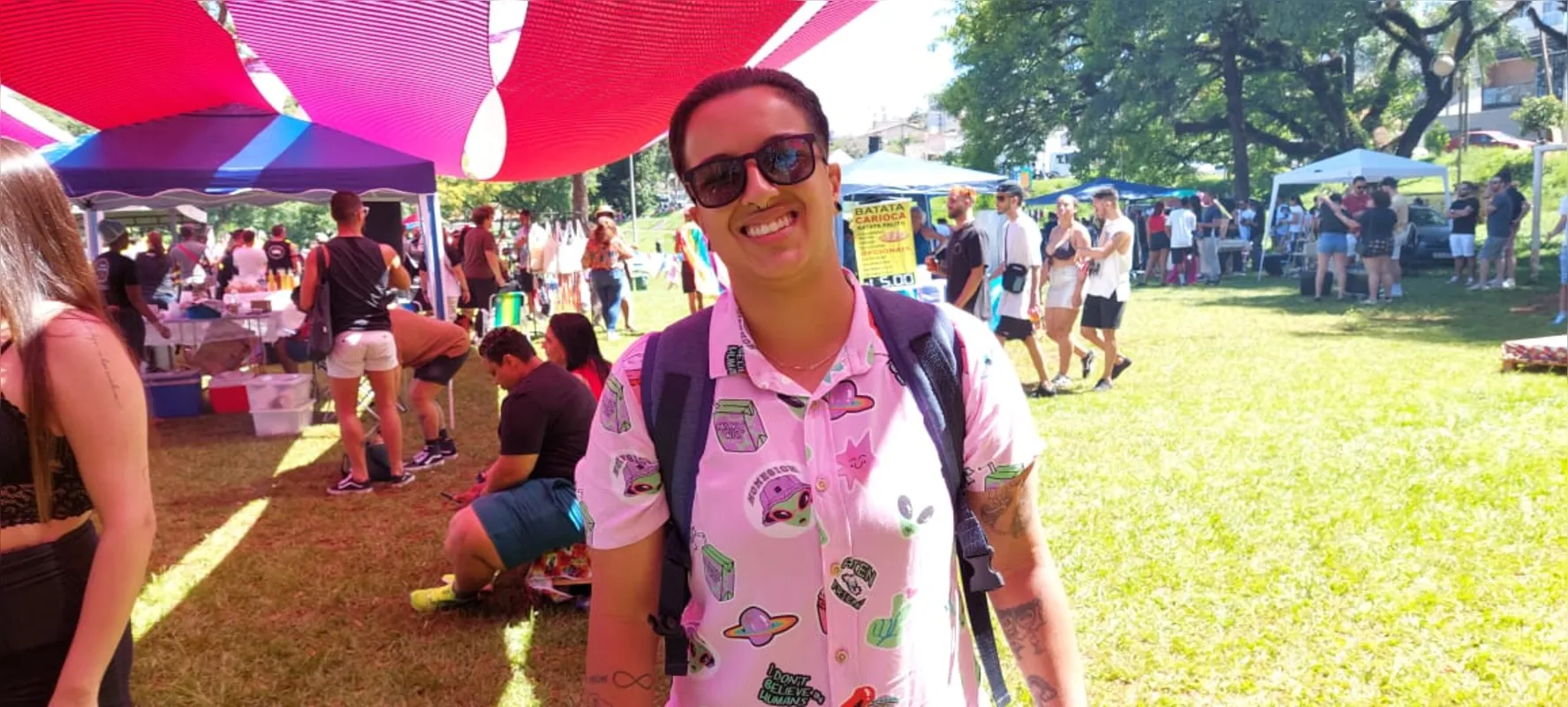 Carolina Sachelli Costa veio de Apucarana para participar da Parada em Londrina: "esse é um momento em que a gente consegue ser quem a gente realmente é sem nenhum tipo de camada”