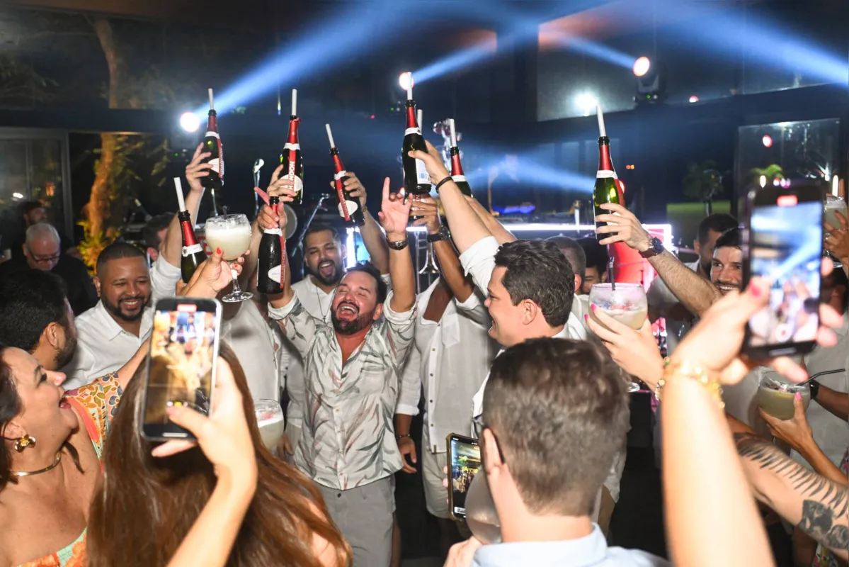 A noite foi marcada pela alegria do aniversariante e de seus convidados
