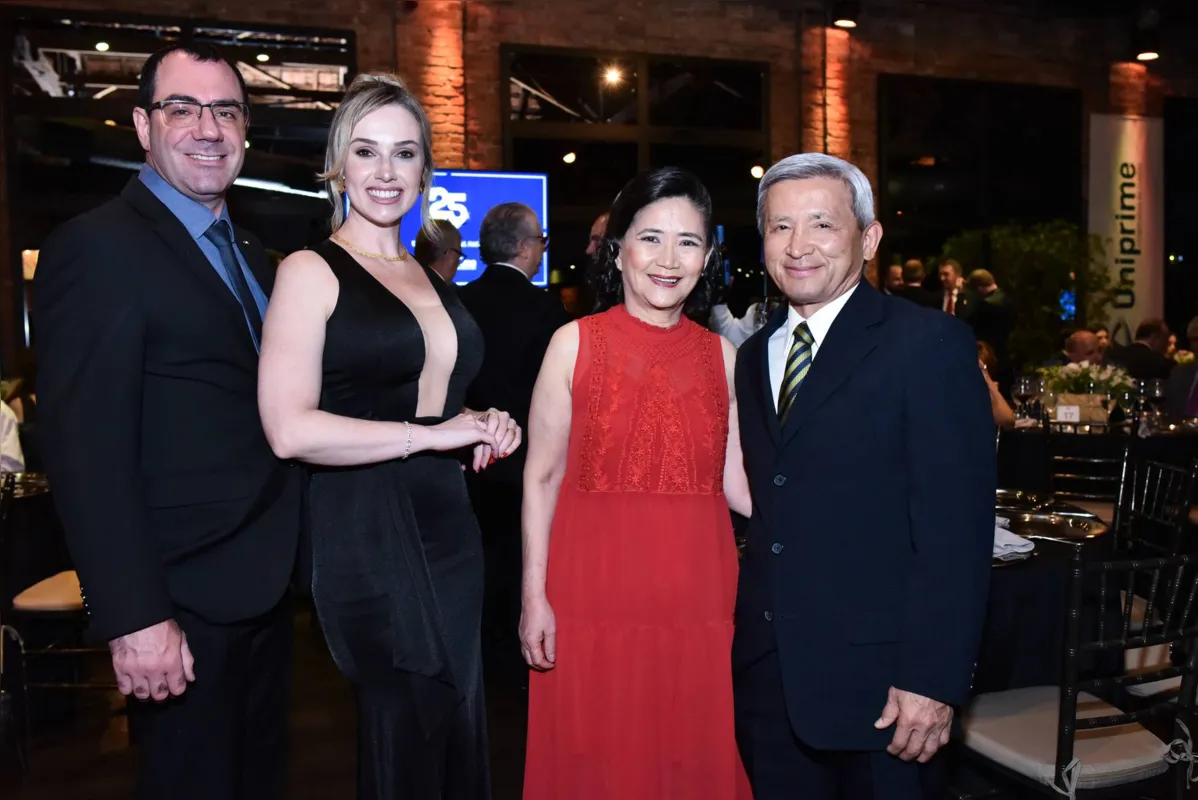 Rodrigo Adriano Zatta (Diretor-executivo), com a esposa, Karise Cristofoli, Dra. Elizabete Tieko Tsuge Cinagawa e Dr. Aureo Shizuto Cinagawa