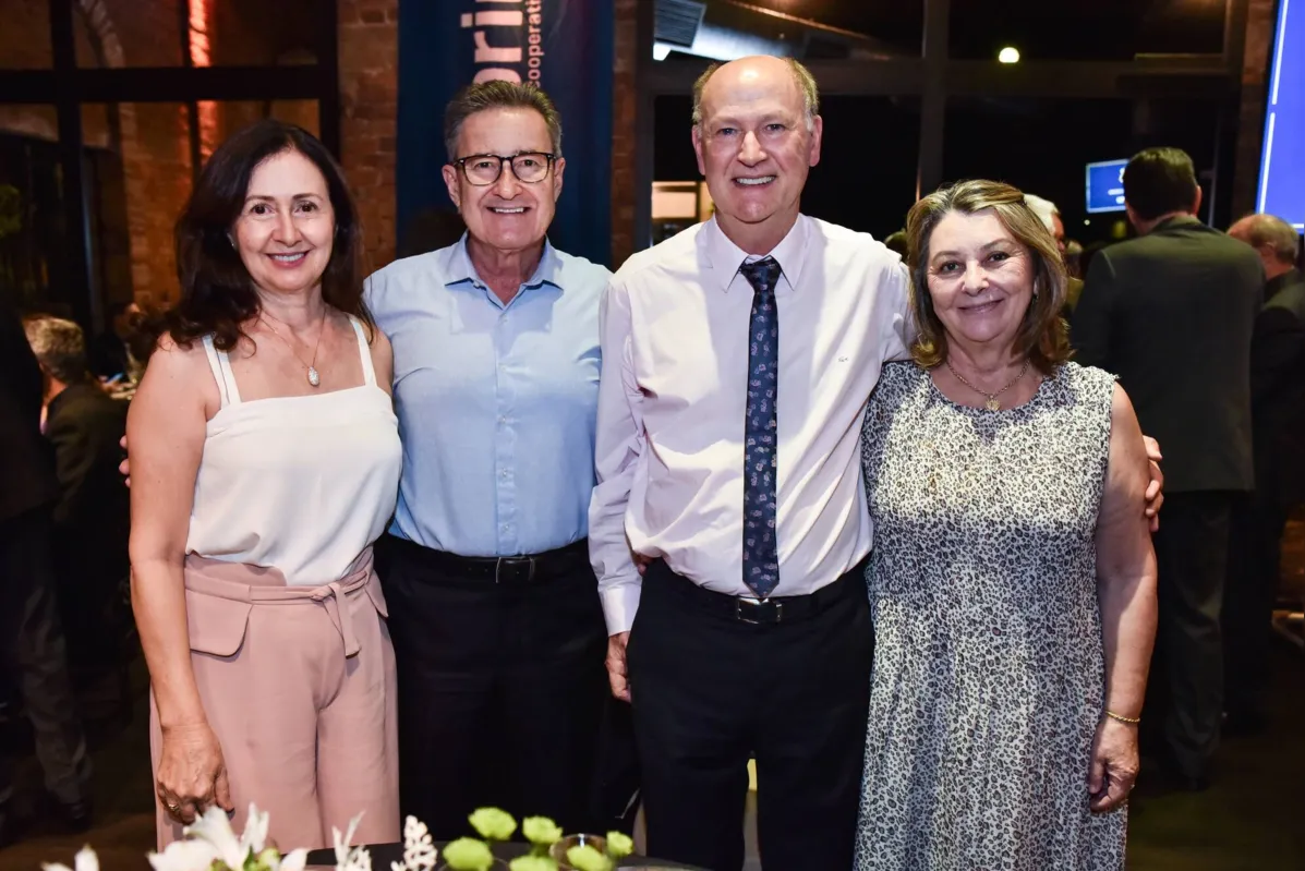 Marta Mortati, Dr. Nicola Mortati, da Associação Médica de Londrina, e Dr. Adir Jorge Domingos - Diretor Financeiro da Uniprime do Iguaçu e Conselheiro Administrativo da Uniprime Central e Sra. Sonia Maria Domingos