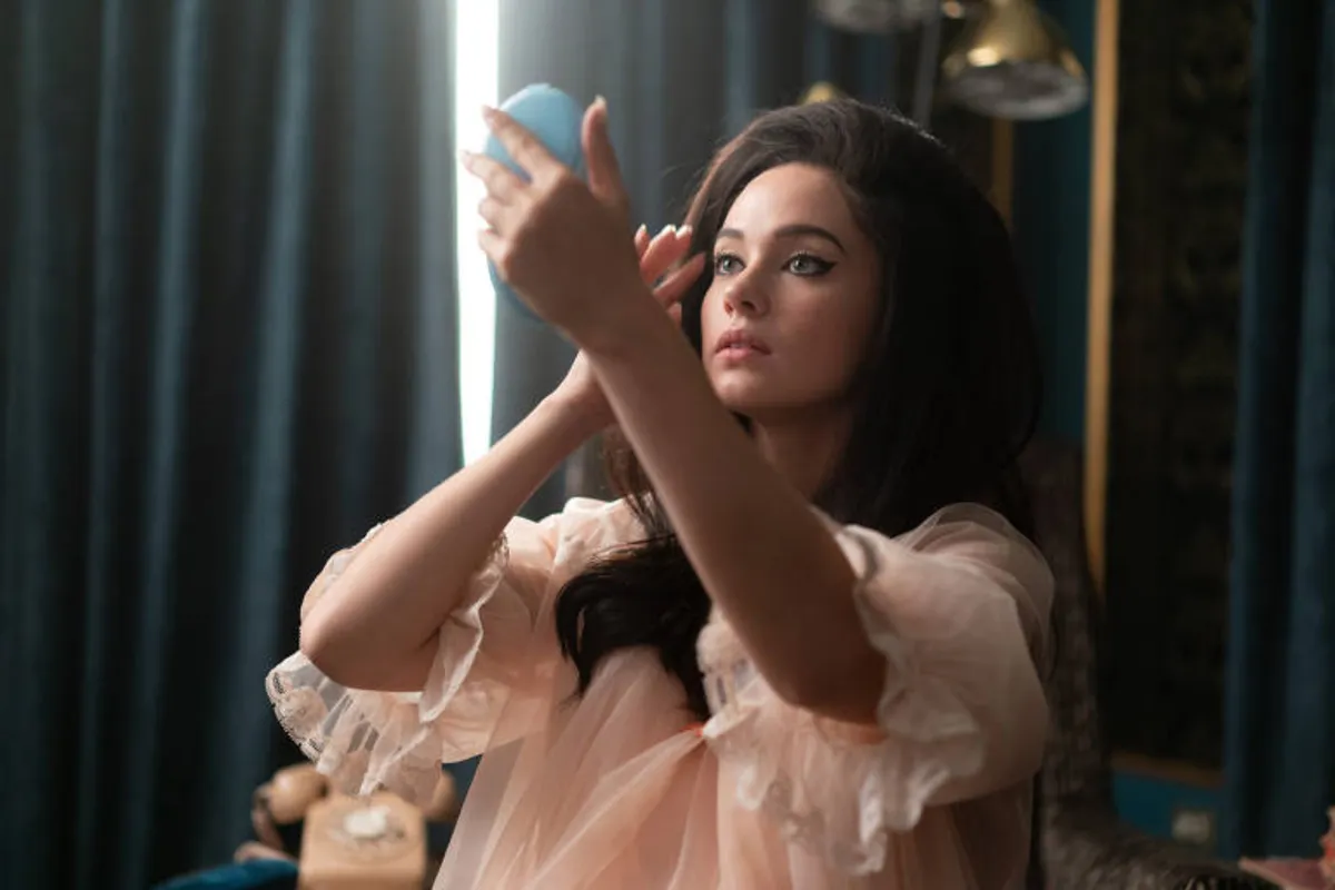 Filme traz a vida vazia de Priscilla ( Cailee Spaeny) que se submetia aos desejos de Elvis