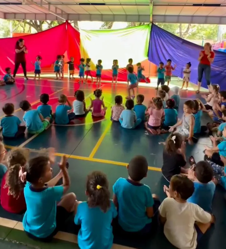 Apresentação musical no CMEI Nissia Rocha Cabral: projetos culturais estão presentes na rotina de 184 alunos