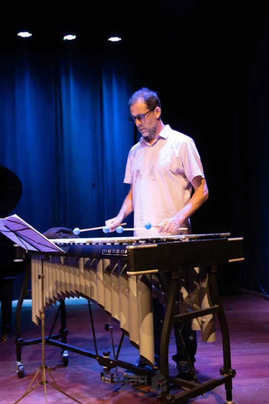 O Duo Clavis gravou Redemoinho, composta por Marcello Casagrande (vibrafone)