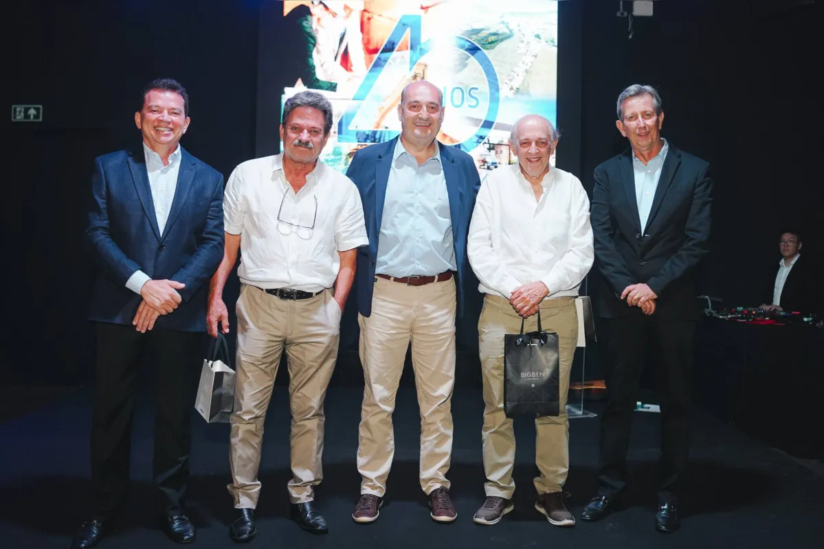 Os anfitriões com Marco Antonio de Oliveira, Vagner Galão e Gentil Guazi