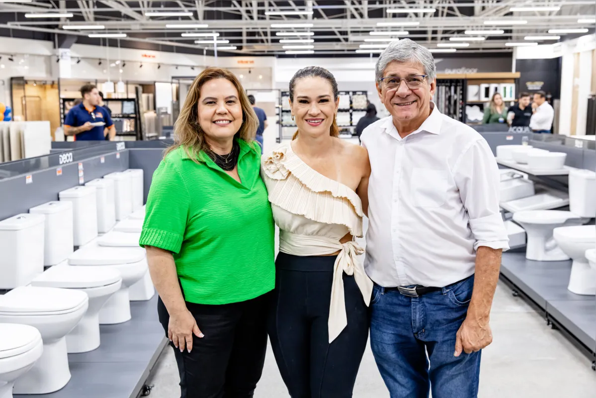 A gerente da loja Balaroti Kinta Gleba Palhano, Sandra Kneipp, a arquiteta Marcia Klusinski, e o vice-prefeito de Londrina, João Mendonça