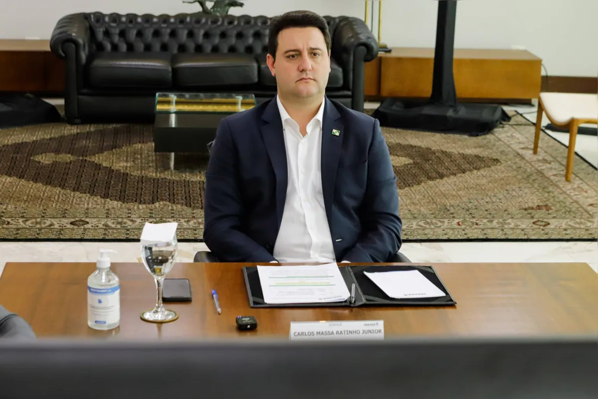 Curitiba, 01 de novembro de 2023 - O governador Carlos Massa Ratinho Jr. realiza videoconferência com governadores e senadores membros do Consórcio de Integração Sul e Sudeste (Cosud).