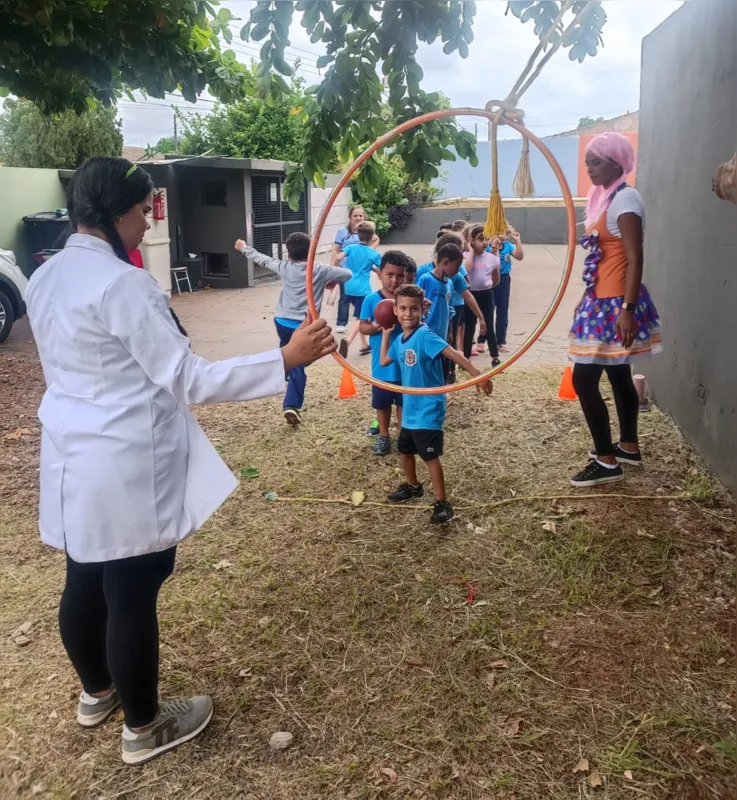 Projeto de Psicomotricidade: Alfabetizando o Corpo e a Mente Através dos Movimentos, no  CMEI Durvalina Pereira Oliveira de Assis, tem abordagem multidisciplinar