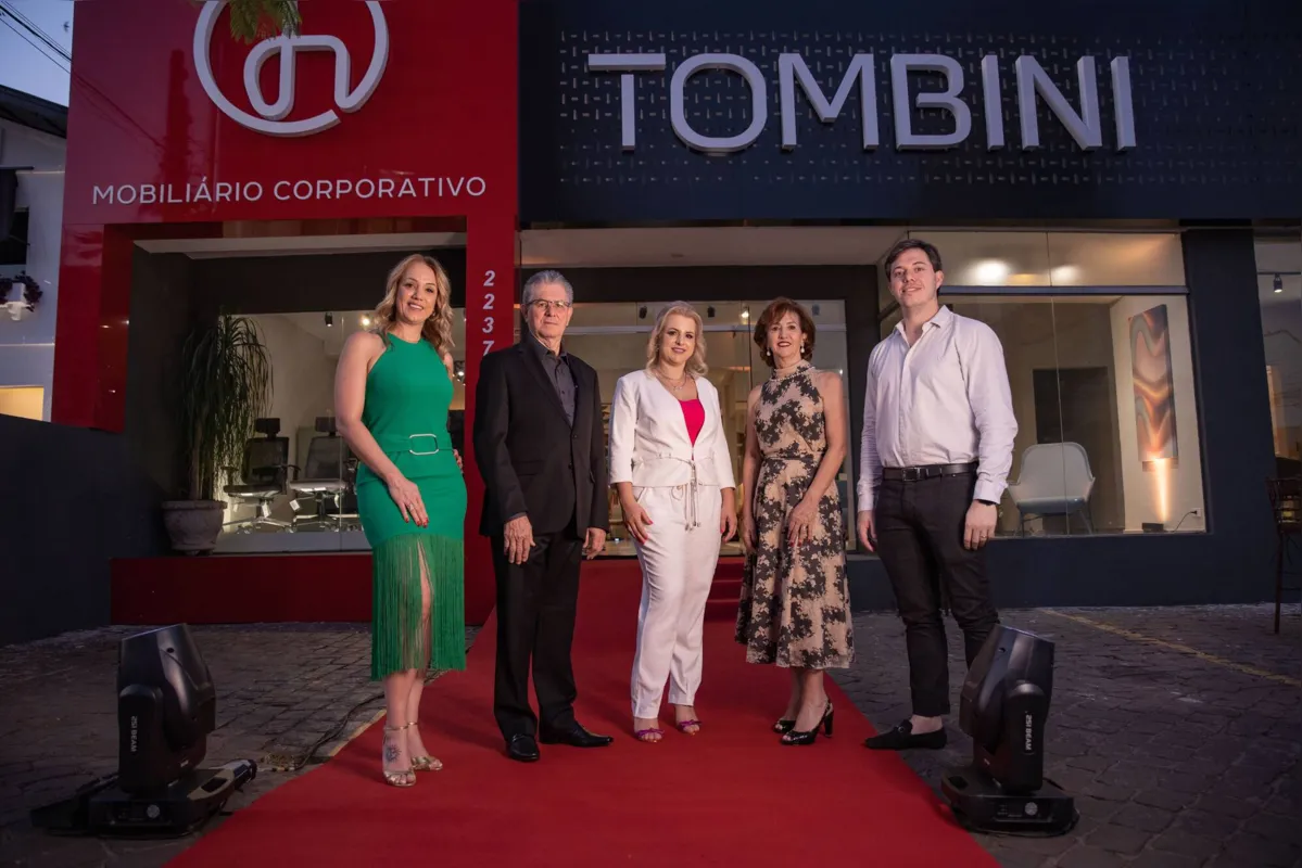 Os anfitriões da noite: Rafaella, Lindolfo, Marcelle, Sueli e Felipe Nickel