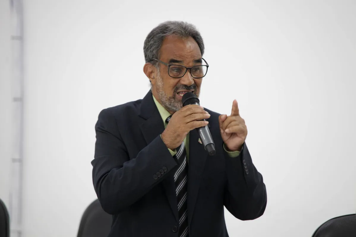 “A gente tem acompanhado o convite do deputado [federal Filipe Barros] que representa esse partido na cidade para outros vereadores. Então, tem que colocar na balança. Eu estou estudando outras propostas e espero fazer a escolha certa para continuar trabalhando por Londrina”, afirma Roberto Fú
