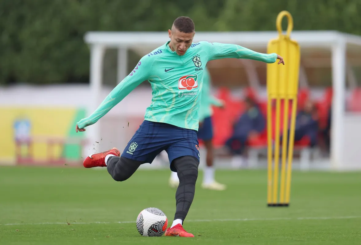 "Pesou para mim, as pessoas acharam um pouco arrogante também. Faz parte do futebol",  afirmou Richarlison