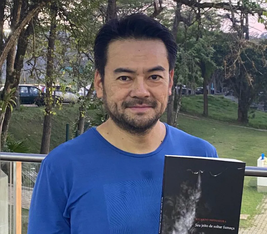Ricardo Motomura: no livro, expectativas e reminiscências do protagonista se alternam ao som de uma trilha, sempre acompanhada pelo café e o cigarro
