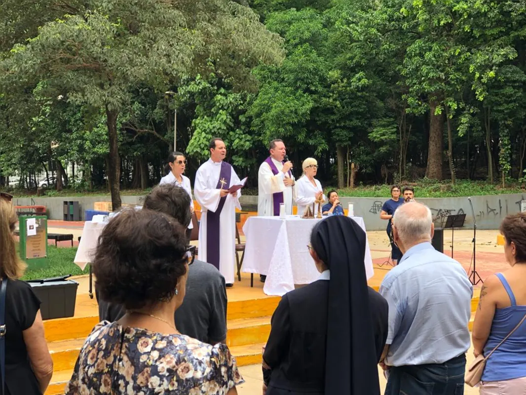 Imagem ilustrativa da imagem Santa Missa pela paz no mundo é celebrada no Bosque