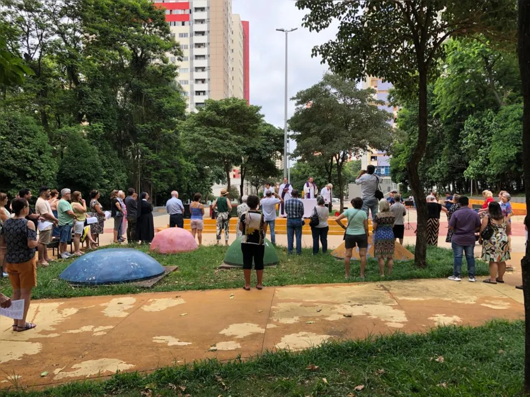 Imagem ilustrativa da imagem Santa Missa pela paz no mundo é celebrada no Bosque