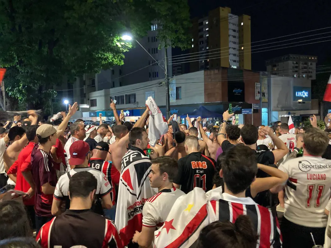 Imagem ilustrativa da imagem São-paulinos de Londrina comemoram título na Higienópolis