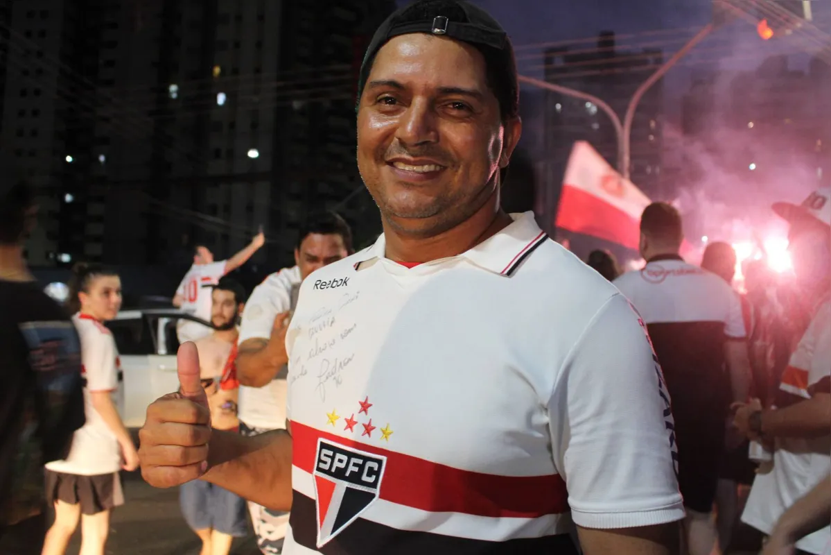 Donny Gouveia vestiu camisa que ele disse ter ganho de Jadson para dar sorte ao Tricolor