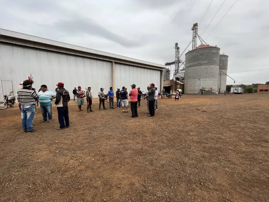 Proprietário da terra deverá registrar um boletim de ocorrência 
e solicitar uma medida de reintegração de posse