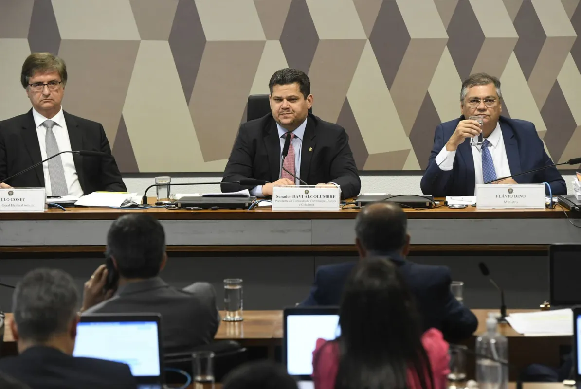 Imagem ilustrativa da imagem Senado aprova Flávio Dino para STF e Paulo Gonet para PGR