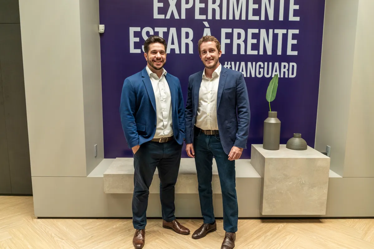 Vinicius Medeiros, gerente comercial Vanguard e o assessor da Regional Luiz Peraro