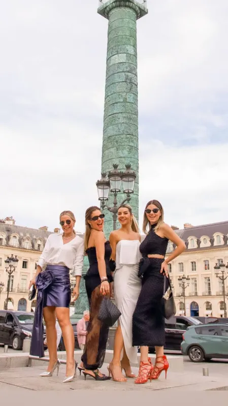 Sol Martins com Nicole Freire Santaella e as empresárias fashion Fernanda e Renata Nabhan