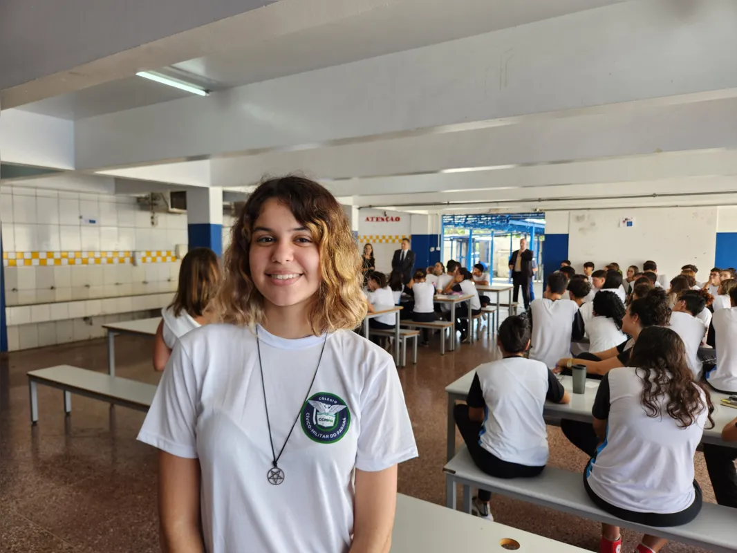 Apesar de ter 18 anos, Raquel Bellido Neves, conta que tirou o título aos 16: "sempre gostei muito de política"