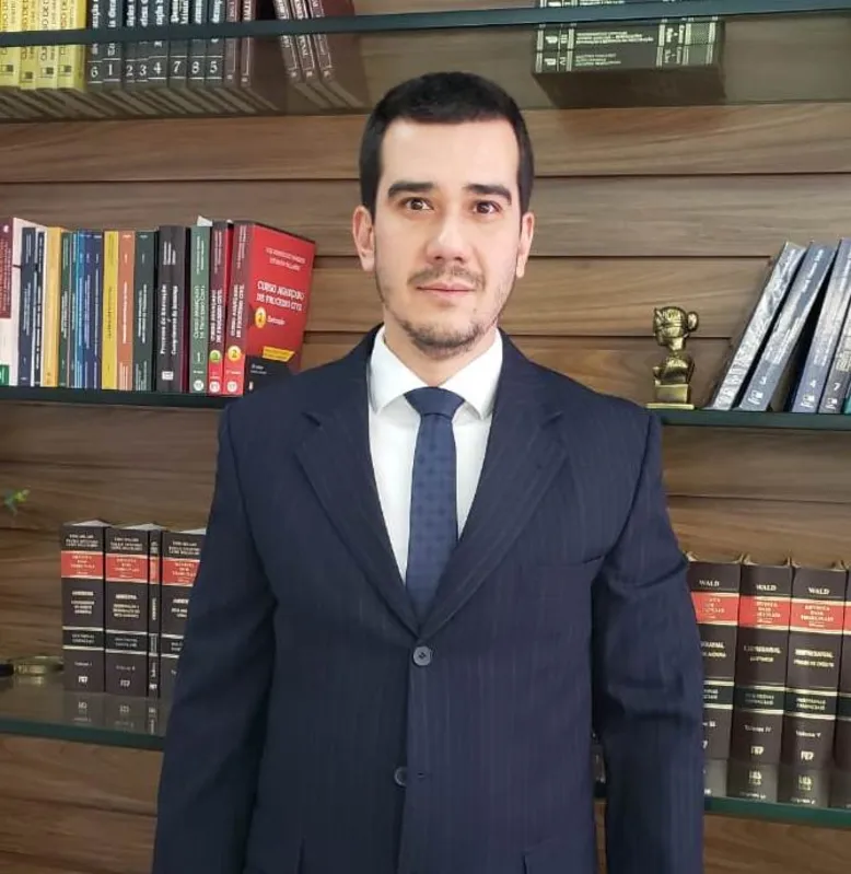 Advogado Rodrigo Silveira Queiroz: "Pelo princípio da boa-fé contratual é sempre importante que o empregado leve ao conhecimento do seu empregador a atuação em outras atividades de trabalho"