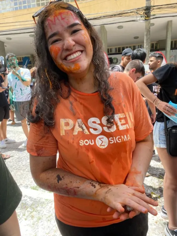 Rafaela Oliveira,  1º lugar  entre os aprovados do curso de Medicina, após três tentativas: "É um sonho"