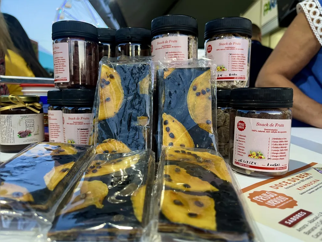 A marca Fruita Urbana conta com rolinhos/snacks de fruta, barrinhas de fruta, além de outros produtos naturais