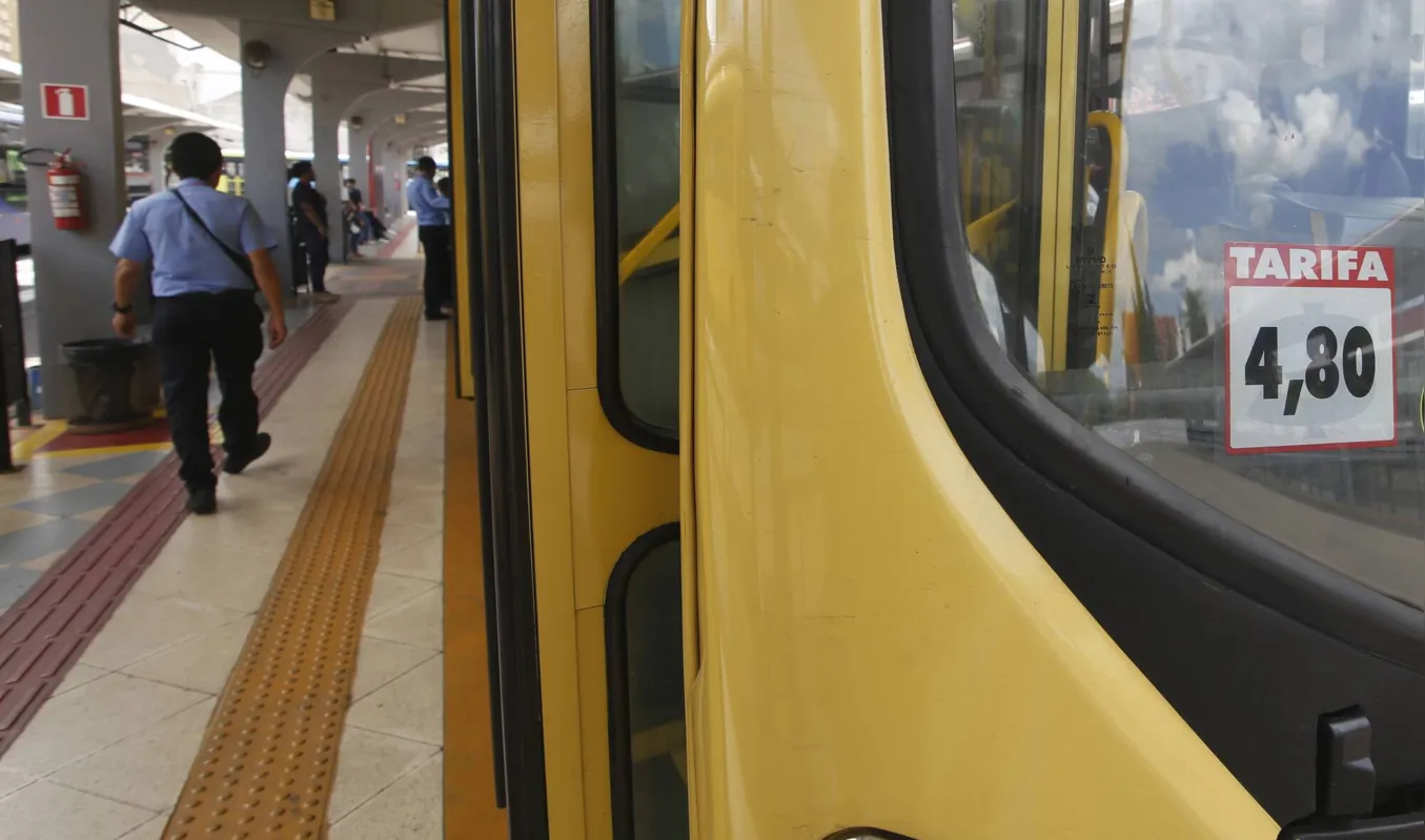 O último aumento foi no início deste ano, quando a passagem passou de R$ 4 para R$ 4,80.