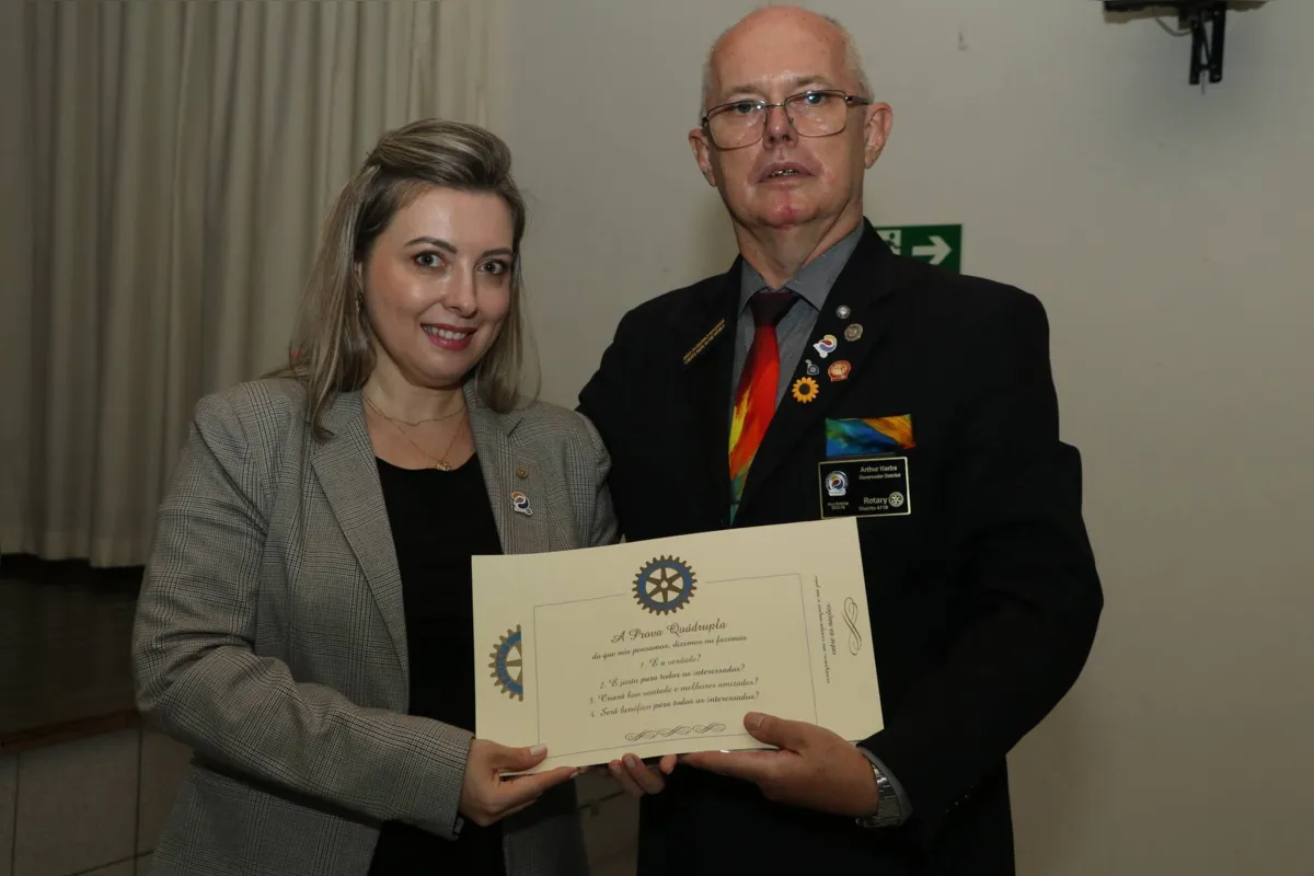 Nova companheira do RCL Sudeste, Denize Helena Lazarin com o governador do Rotary Arthur Harbs