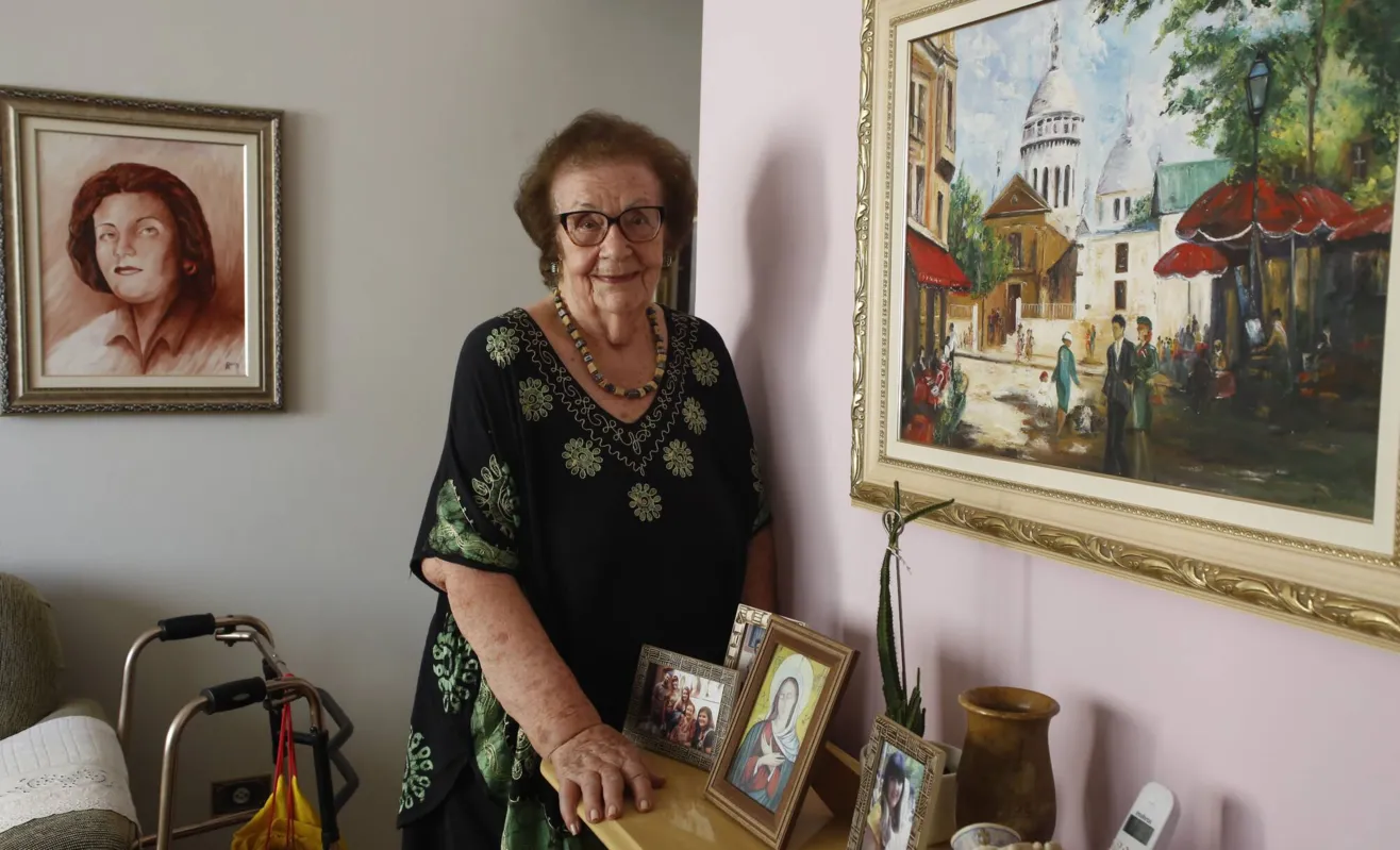 Yara Ramos: aos 85 anos, ela continua atendendo pessoas para fazer consultas astrológicas e grava um programa diário, distribuído para emissoras de rádio